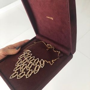 Mayor box in suede w/necklace!